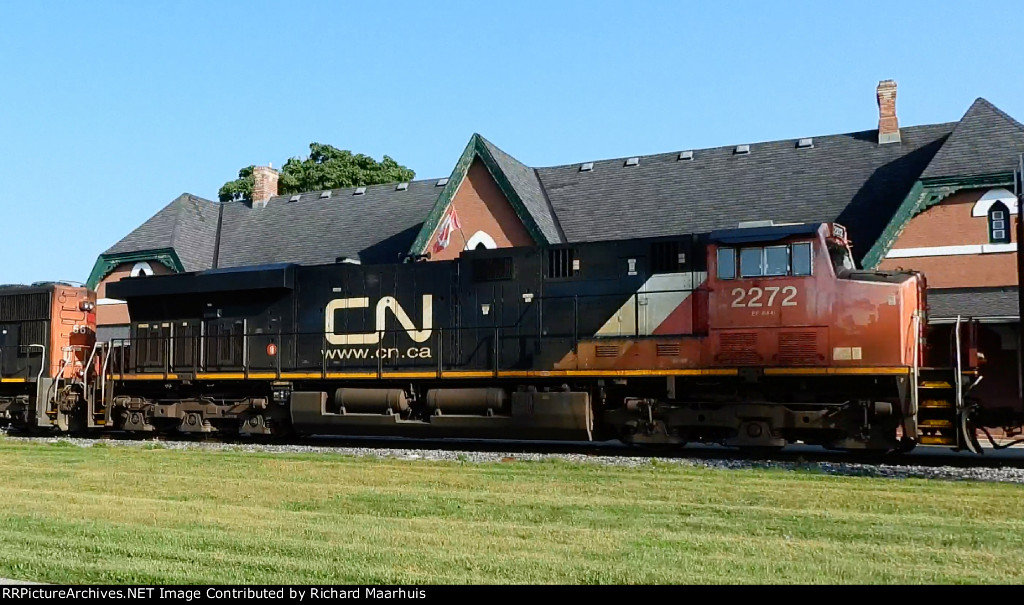 CN 2272